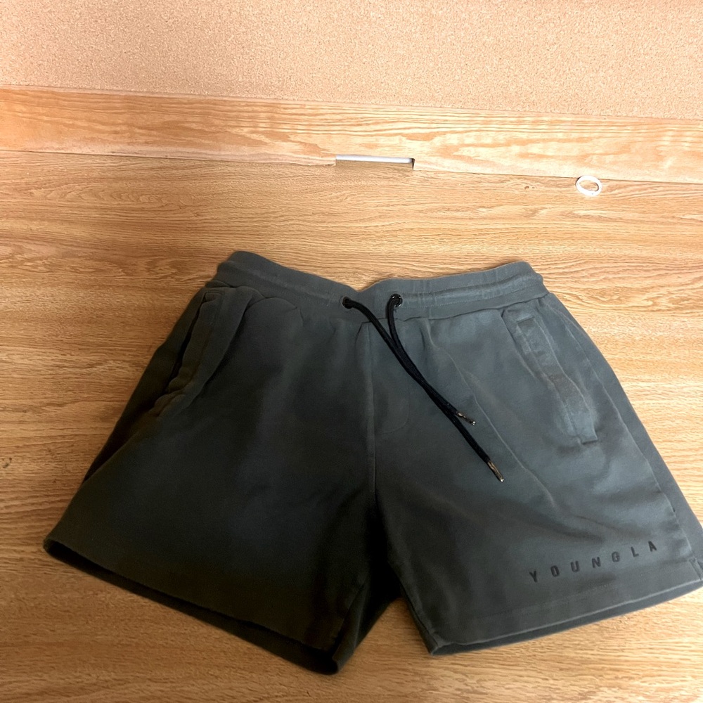 Youngla forest green shorts in Large
